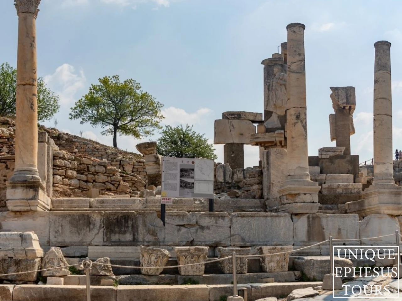 ephesus-ancient-city-roman-period-ruins-historic-columns-and-ancient-architecture-selcuk-izmir