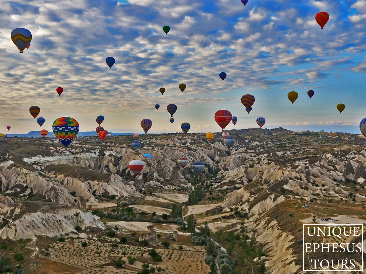 colorful-hot-air-balloons-over-cappadocia-valleys-turkey
