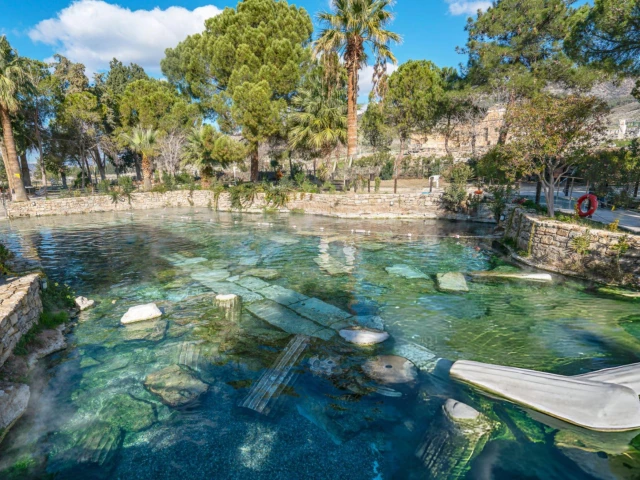 Cleopatra-Pool-Pamukkale-Turkey