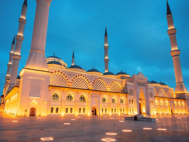 Camlica-Mosque-evening-view-in-Istanbul-Turkey